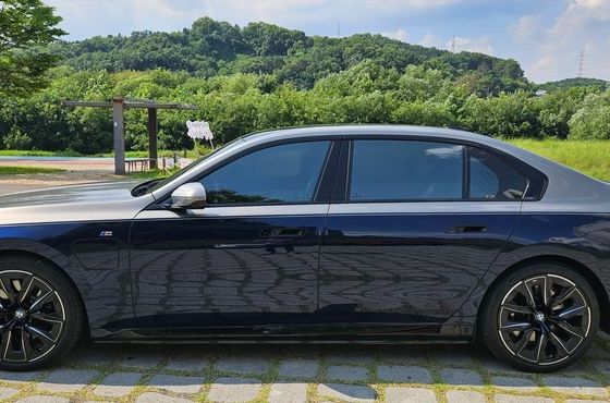BMW 7-Series 750e xDrive M Sport — пробег 5 990 км — фото 3 из 5