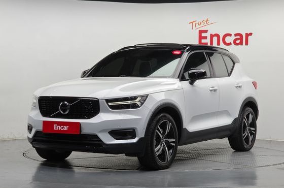 Volvo XC40 T4 R-Design — пробег 94 364 км — фото 1 из 5