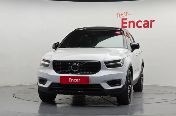 Volvo XC40 T4 R-Design — пробег 94 364 км — фото 3 из 5