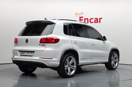 Volkswagen Tiguan 2.0 TDI R-Line 5N — пробег 186 018 км — фото 2 из 5