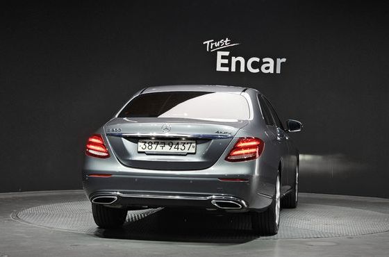 Mercedes-Benz E-Class E300 4MATIC Exclusive — пробег 26 633 км — фото 4 из 5
