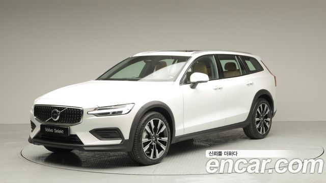 Volvo V60 B5 Ultra AWD — пробег 4 359 км — фото 1 из 5