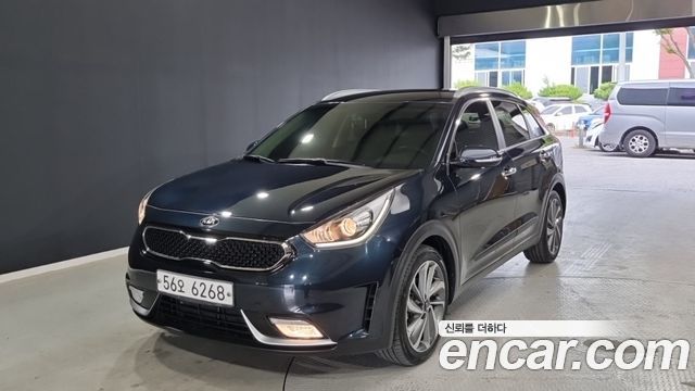 Kia Niro Prestige — пробег 157 875 км — фото 1 из 5