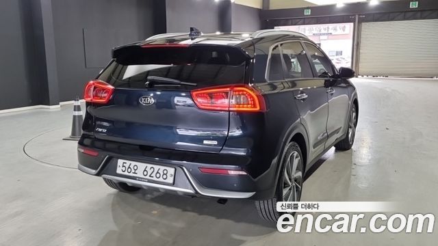 Kia Niro Prestige — пробег 157 875 км — фото 2 из 5