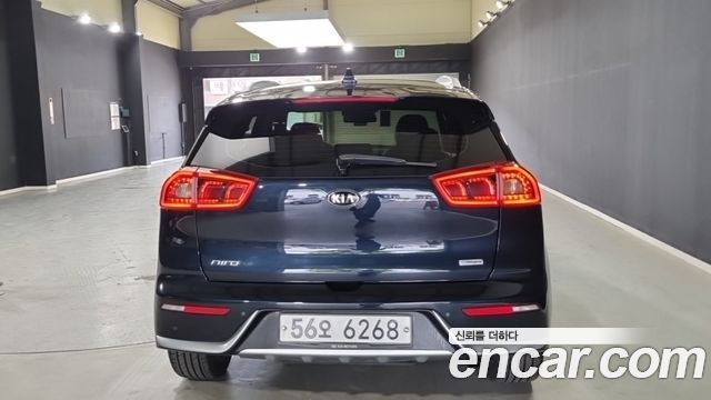 Kia Niro Prestige — пробег 157 875 км — фото 4 из 5