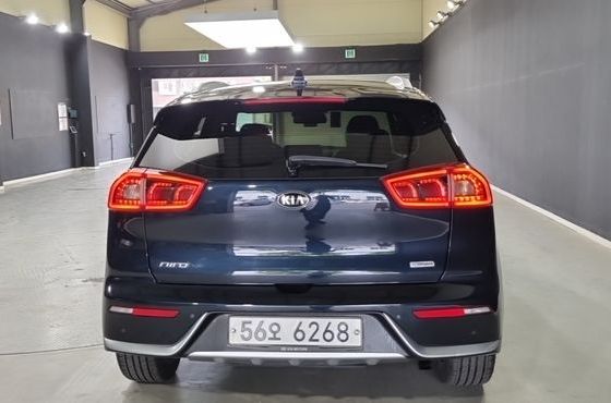 Kia Niro Prestige — пробег 157 875 км — фото 4 из 5