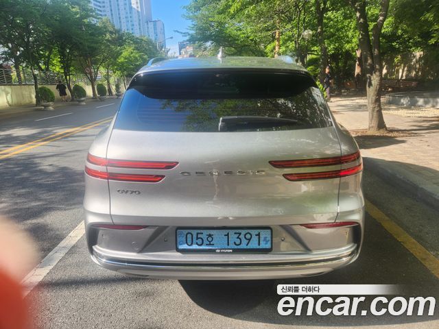 Genesis GV70 e-AWD — пробег 12 000 км — фото 3 из 5