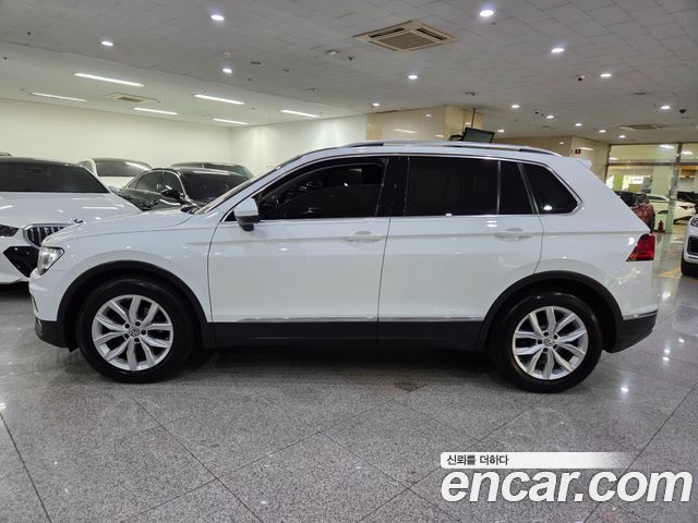 Volkswagen Tiguan 2.0 TDI Premium — пробег 107 553 км — фото 3 из 5