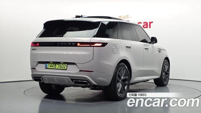 Land Rover Range Rover Sport P550E Dynamic HSE — пробег 3 898 км — фото 2 из 5