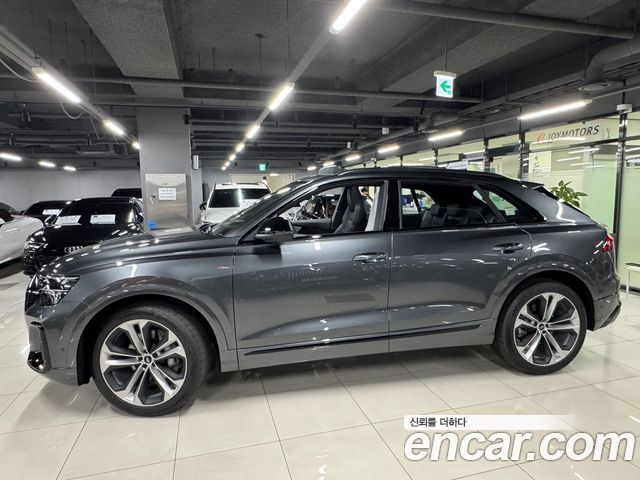 Audi Q8 55 TFSI Quattro Premium — пробег 12 км — фото 2 из 5