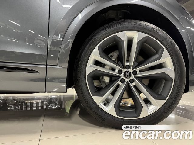 Audi Q8 55 TFSI Quattro Premium — пробег 12 км — фото 3 из 5