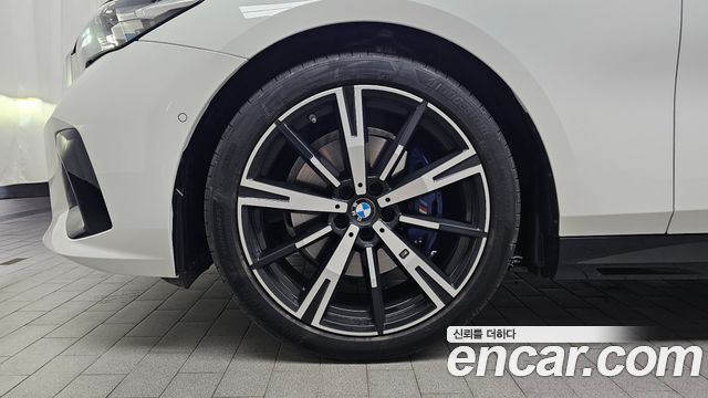 BMW 5-Series 530i xDrive M Sport — пробег 5 592 км — фото 5 из 5