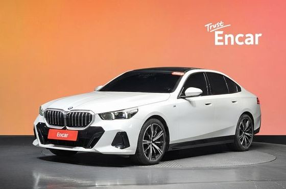 BMW 5-Series 530i xDrive M Sport — пробег 5 592 км — фото 1 из 5