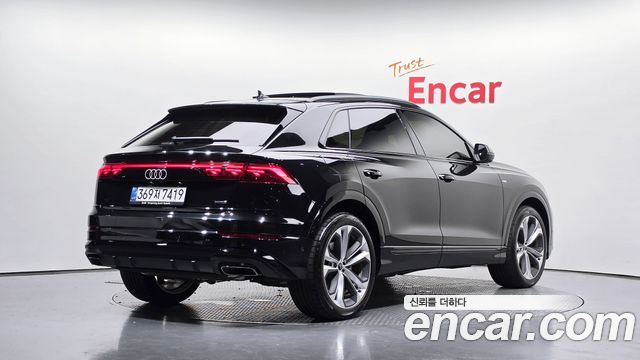 Audi Q8 55 TFSI Quattro Premium — пробег 3 130 км — фото 2 из 5