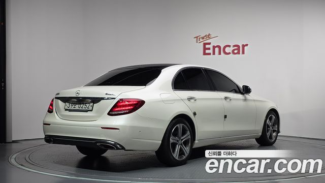 Mercedes-Benz E-Class E300 4MATIC Avnatgarde — пробег 95 362 км — фото 2 из 5