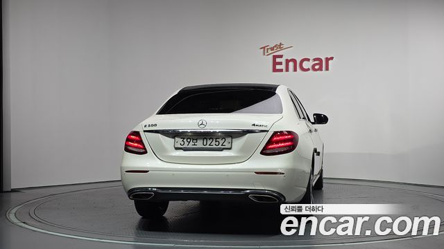 Mercedes-Benz E-Class E300 4MATIC Avnatgarde — пробег 95 362 км — фото 4 из 5