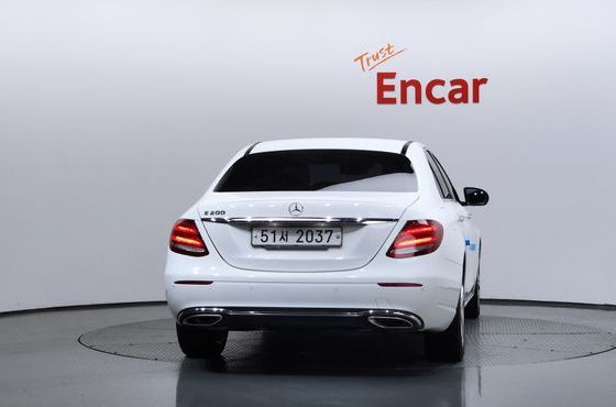 Mercedes-Benz E-Class E200 Avantgarde — пробег 77 123 км — фото 4 из 5