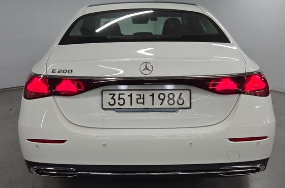 Mercedes-Benz E-Class E200 Avantgarde — пробег 8 600 км — фото 4 из 5