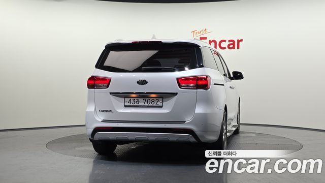 Kia Carnival из Кореи Encar