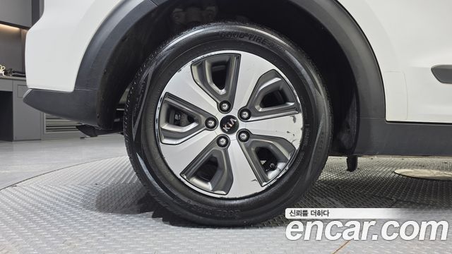 Kia Niro Luxury — пробег 90 913 км — фото 5 из 5