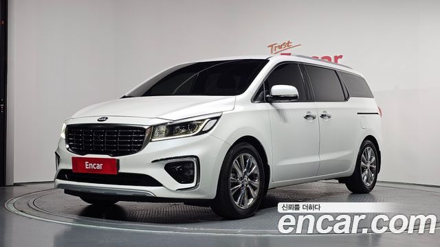 Kia Carnival 7-Seater Limousine VIP — пробег 65 483 км — фото 1 из 5