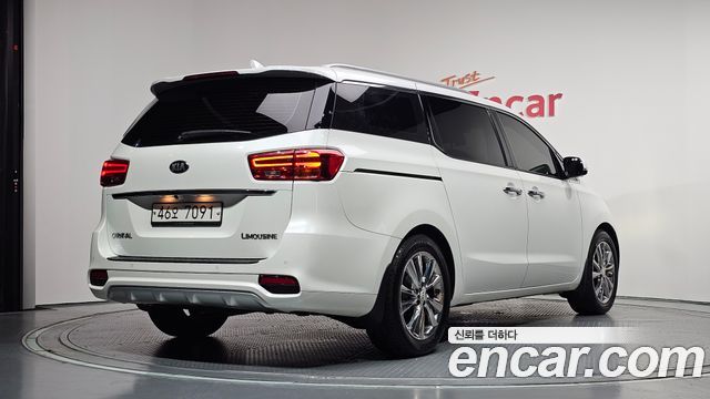 Kia Carnival 7-Seater Limousine VIP — пробег 65 483 км — фото 2 из 5