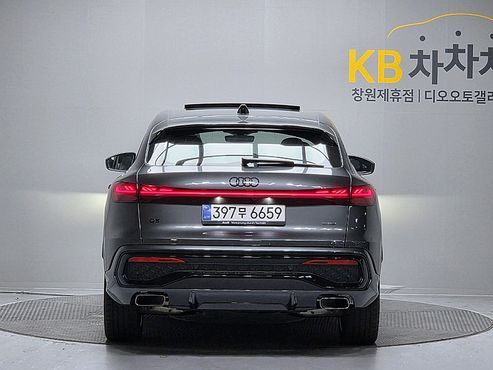 Audi Q5 45 TFSI Quattro Sportback S Line — пробег 39 км — фото 4 из 5