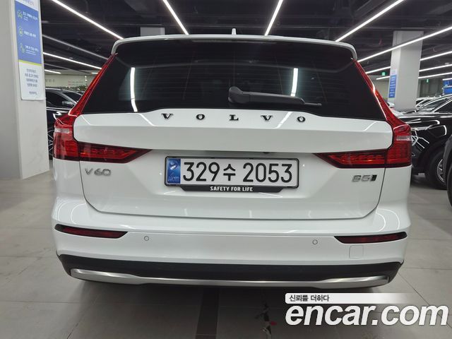 Volvo V60 B5 Ultimate AWD — пробег 28 000 км — фото 2 из 5