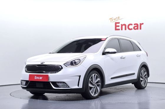 Kia Niro Prestige — пробег 76 556 км — фото 1 из 5