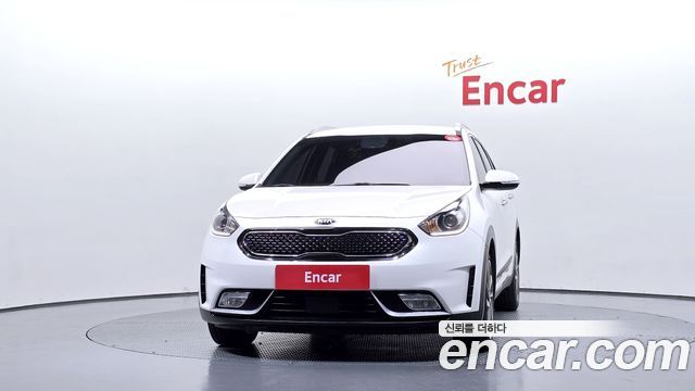 Kia Niro Prestige — пробег 76 556 км — фото 3 из 5