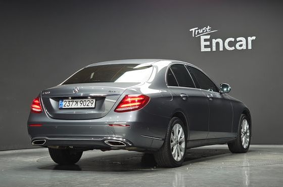 Mercedes-Benz E-Class E300 4MATIC Exclusive — пробег 152 099 км — фото 2 из 5