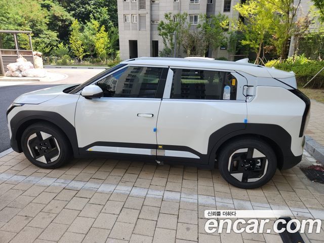 Kia EV3 Long Range 2WD Earth — пробег 4 км — фото 2 из 5