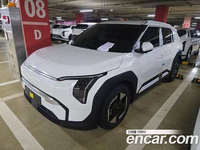 Kia EV3 Long Range 2WD Earth — пробег 4 км — фото 3 из 5