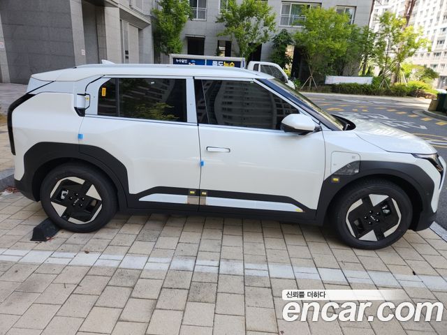 Kia EV3 Long Range 2WD Earth — пробег 4 км — фото 5 из 5