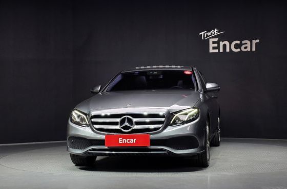 Mercedes-Benz E-Class E220d Avantgarde — пробег 74 240 км — фото 3 из 5