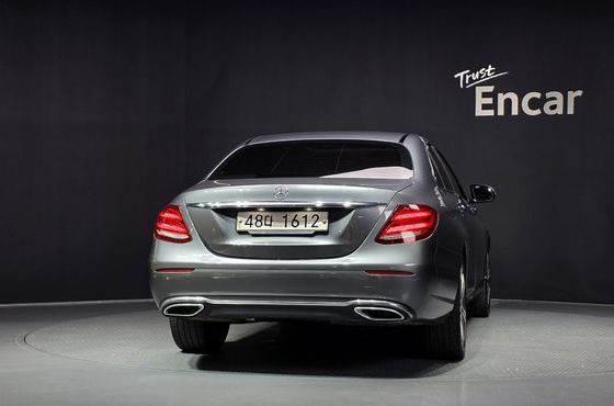 Mercedes-Benz E-Class E220d Avantgarde — пробег 74 240 км — фото 4 из 5
