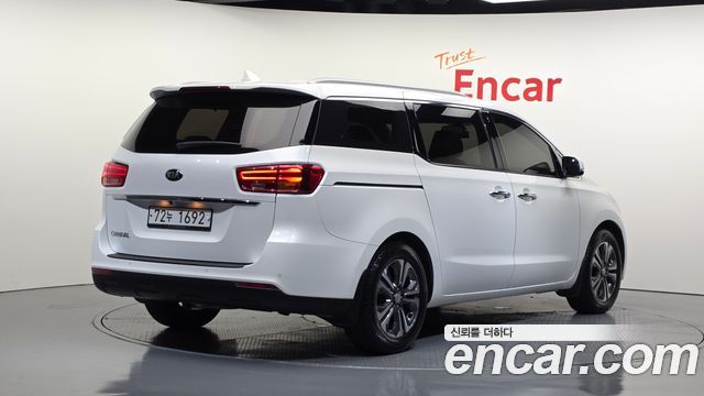 Kia Carnival из Кореи Encar