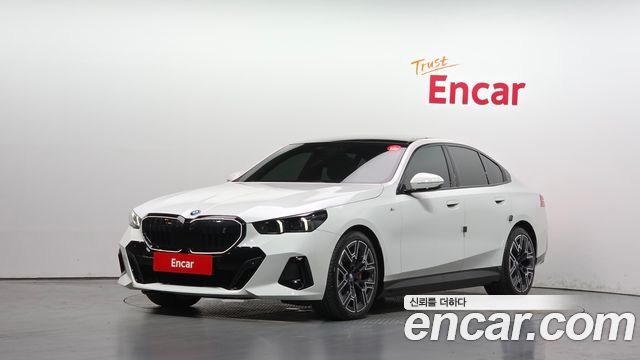 BMW i5 eDrive 40 M Sport Pro — пробег 28 013 км — фото 1 из 5