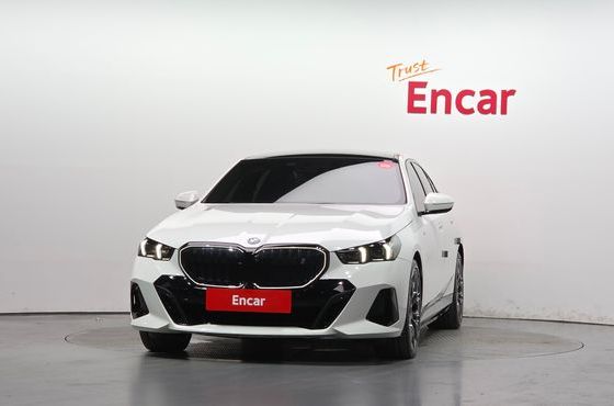 BMW i5 eDrive 40 M Sport Pro — пробег 28 013 км — фото 3 из 5
