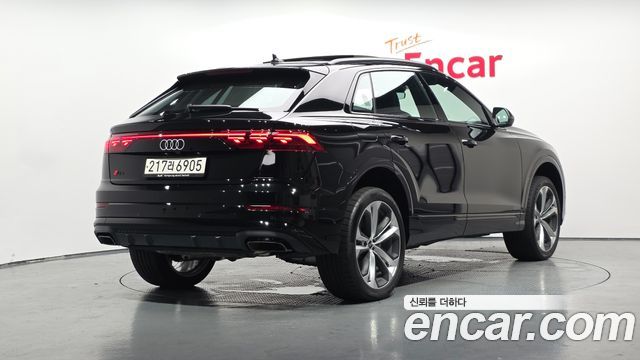 Audi Q8 55 TFSI Quattro Premium — пробег 3 633 км — фото 2 из 5