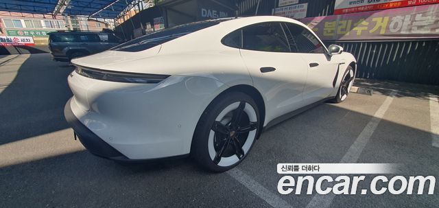 Porsche Taycan Base 4 — пробег 6 220 км — фото 2 из 5