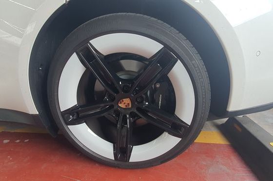 Porsche Taycan Base 4 — пробег 6 220 км — фото 5 из 5