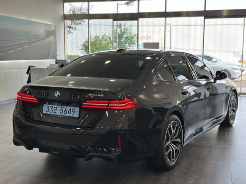 BMW i5 eDrive 40 M Sport — пробег 7 046 км — фото 2 из 5