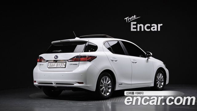 Lexus CT200h 1.8 Compact Trendy ZWA10 — пробег 98 707 км — фото 2 из 5