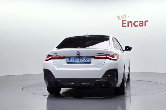 BMW i4 eDrive40 M Sports Pro — пробег 40 210 км — фото 4 из 5