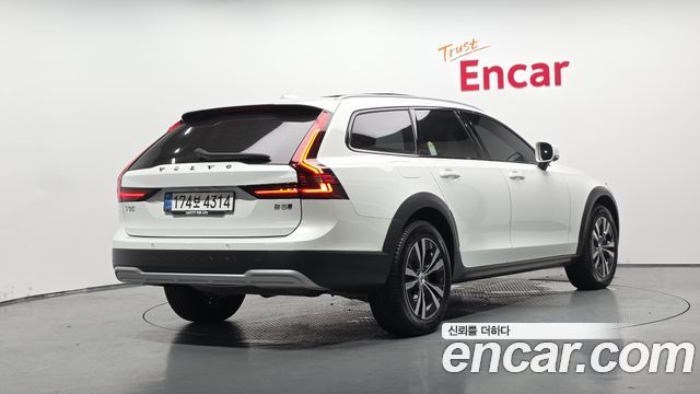 Volvo V90 B5 Plus AWD — пробег 9 436 км — фото 2 из 5
