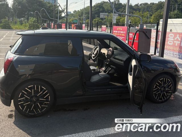 Mini Cooper SE Favoured — пробег 9 600 км — фото 2 из 5
