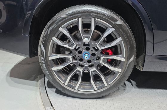BMW X5 xDrive 50e M Sport — пробег 12 051 км — фото 5 из 5