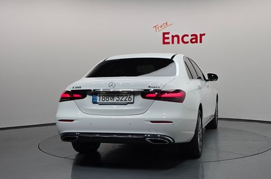 Mercedes-Benz E-Class E350 4MATIC Exclusive — пробег 28 952 км — фото 4 из 5