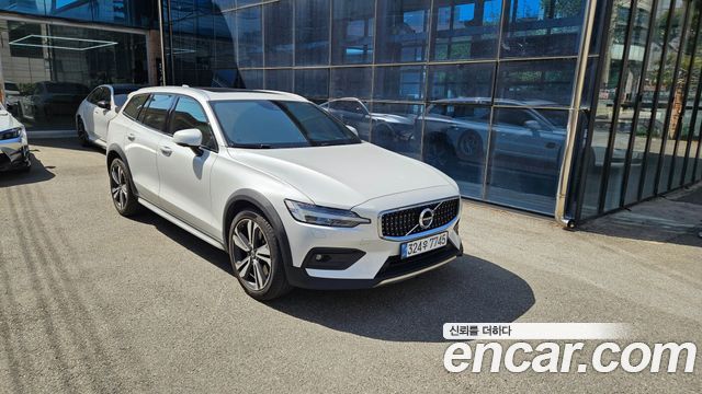 Volvo V60 B5 Pro AWD — пробег 78 650 км — фото 1 из 5